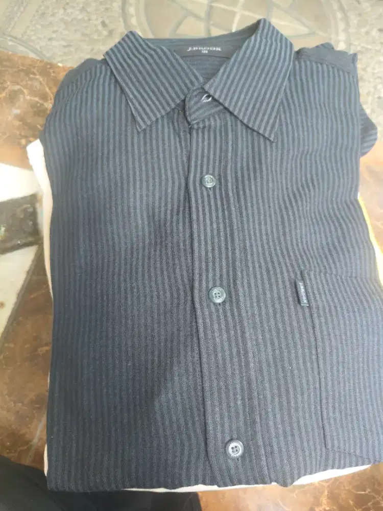 Celana dan baju pria