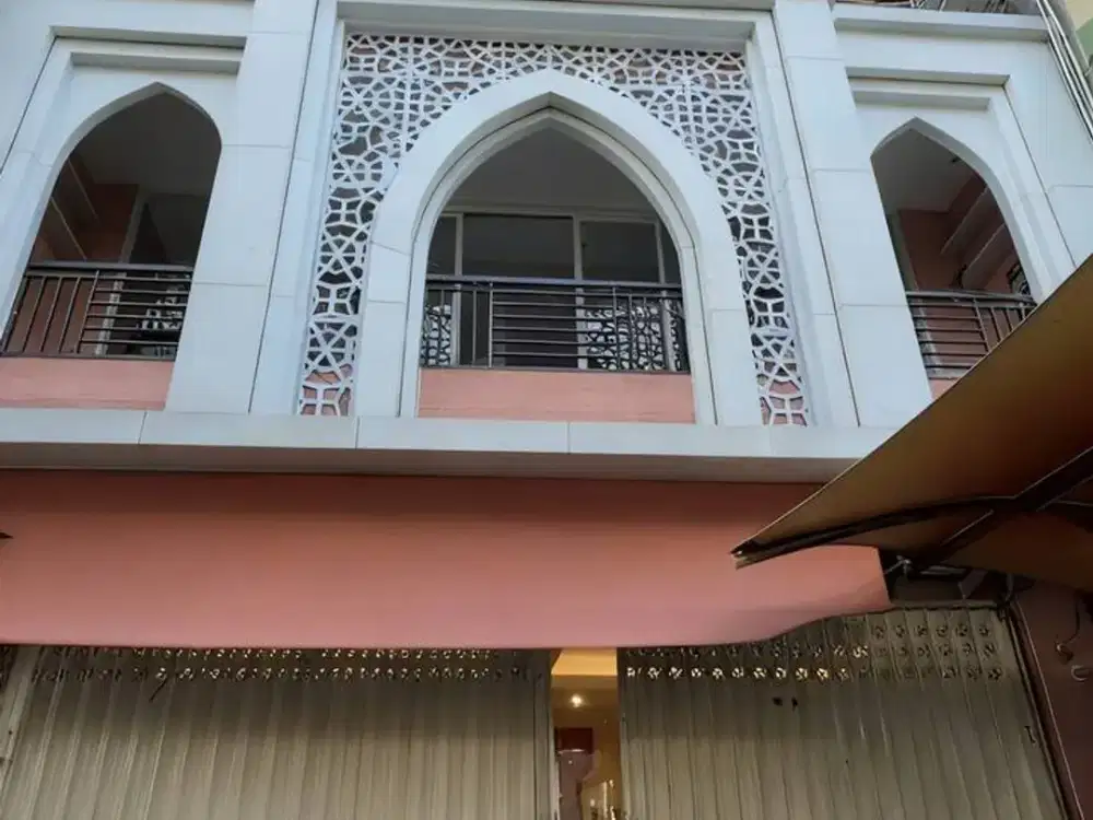 Dijual Ruko Terawat 3Lt Dg View Pegunungan Area Parkir Luas Siap Pakai Lokasi Tengah Kota Dekat Kampus Brawijaya dan Pusat Kuliner di Soekarno Hatta