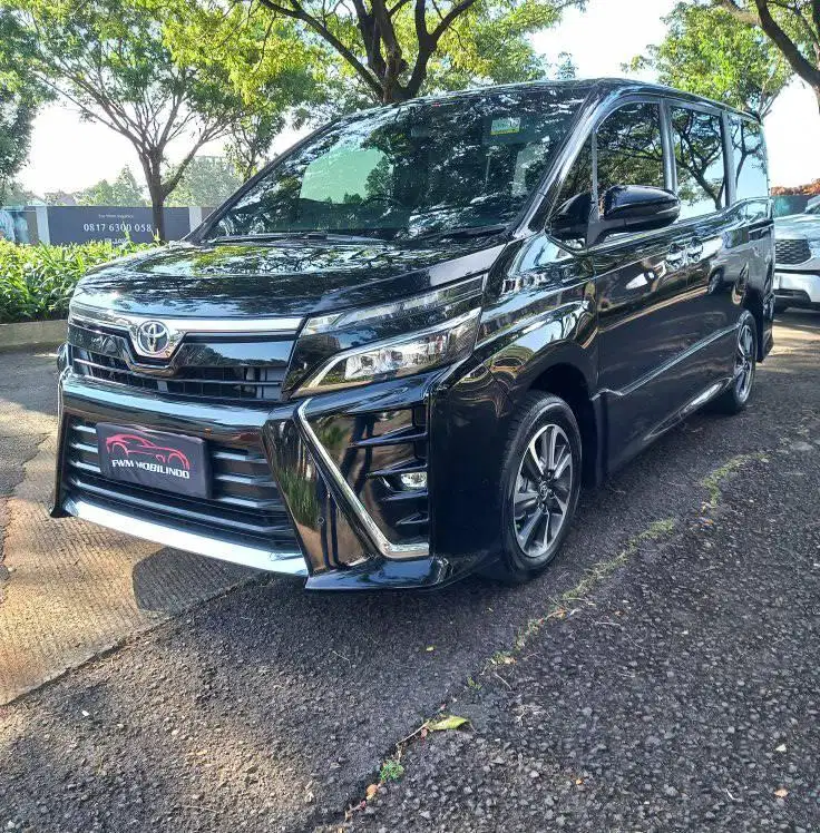toyota voxy 2.0 AT 2019 hitam