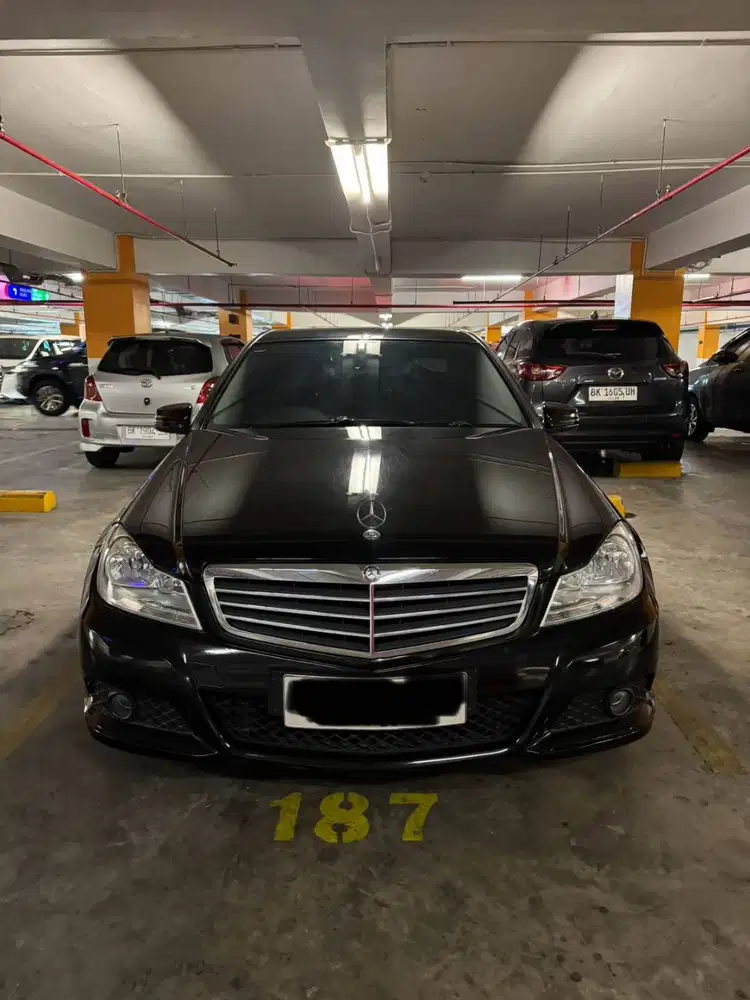 Mercedes Benz W204 C200 2013  KM 40rban