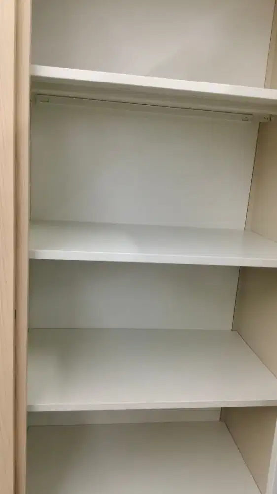 Lemari Pakaian Metal Favorit