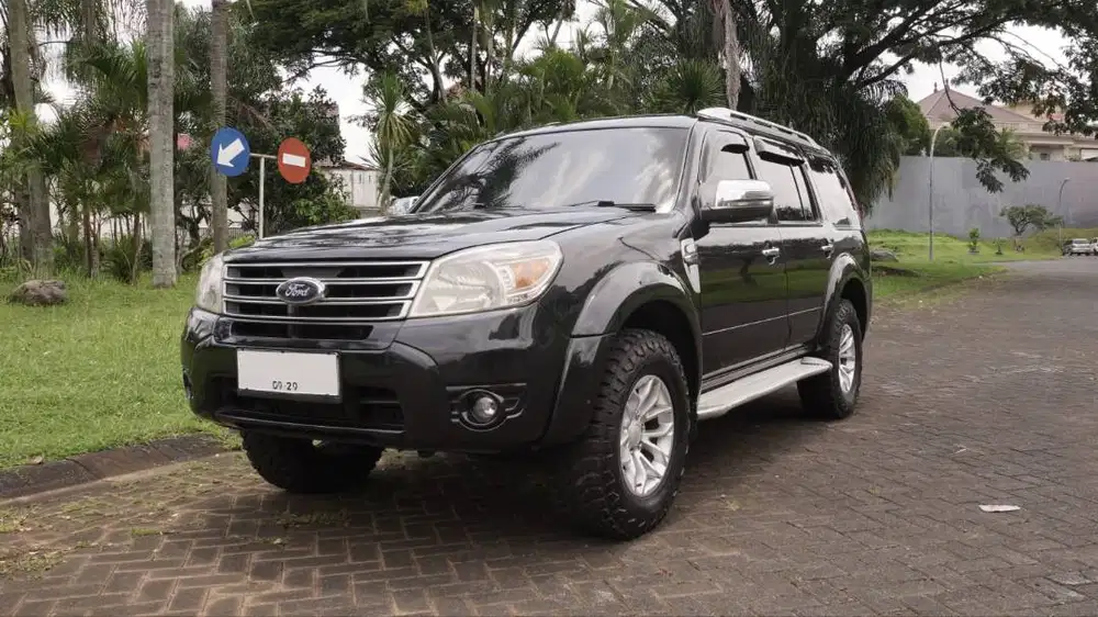 DIJUAL CEPAT NEGO (Ford Everest Antiq 4x4 2,5 10 S- MT)