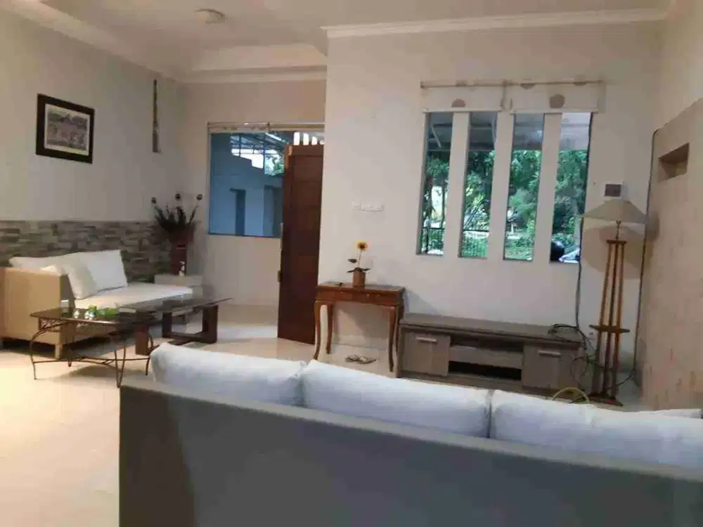 Rumah Premium Nyaman Dan Sejuk, Lantai Untuk Senam Di Komplek Setraduta