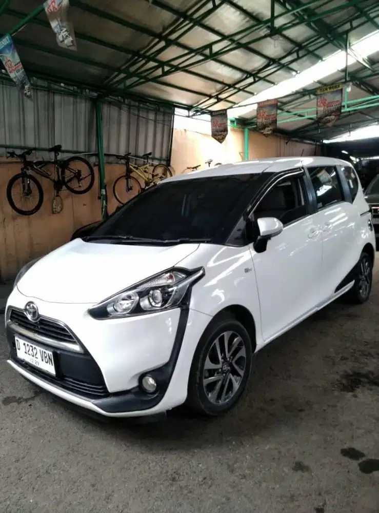 DP 15 JT Toyota Sienta V 1.5 Matic 2017 Putih Mulus