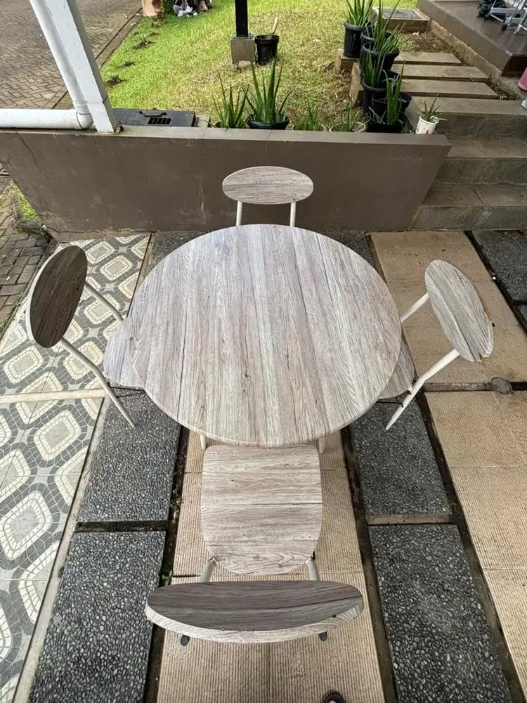 Set Meja Makan 4 Kursi