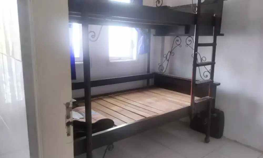 Tempat tidur tingkat jadul kokoh