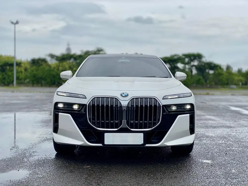 RARE ITEMS ! LOW ODO ! BMW 735i G70 MSport Mild Hybird 2024 / 2025