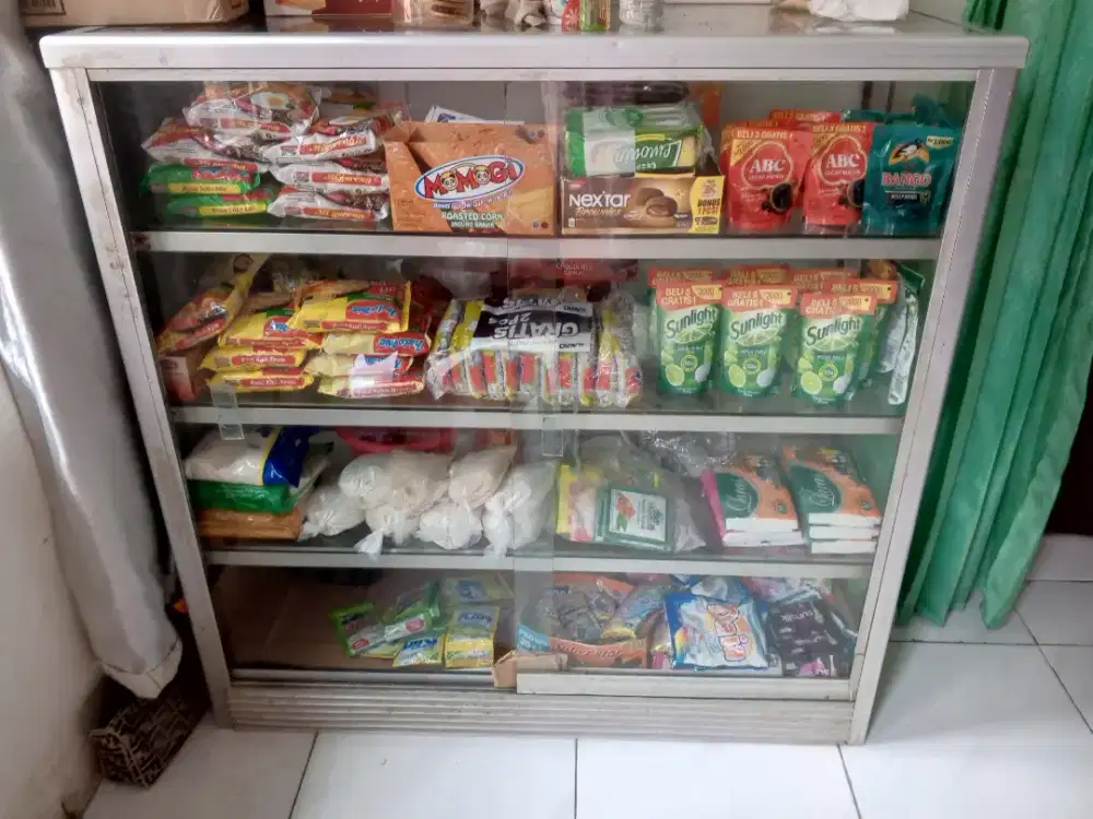 Etalase bekas warung masih bagus