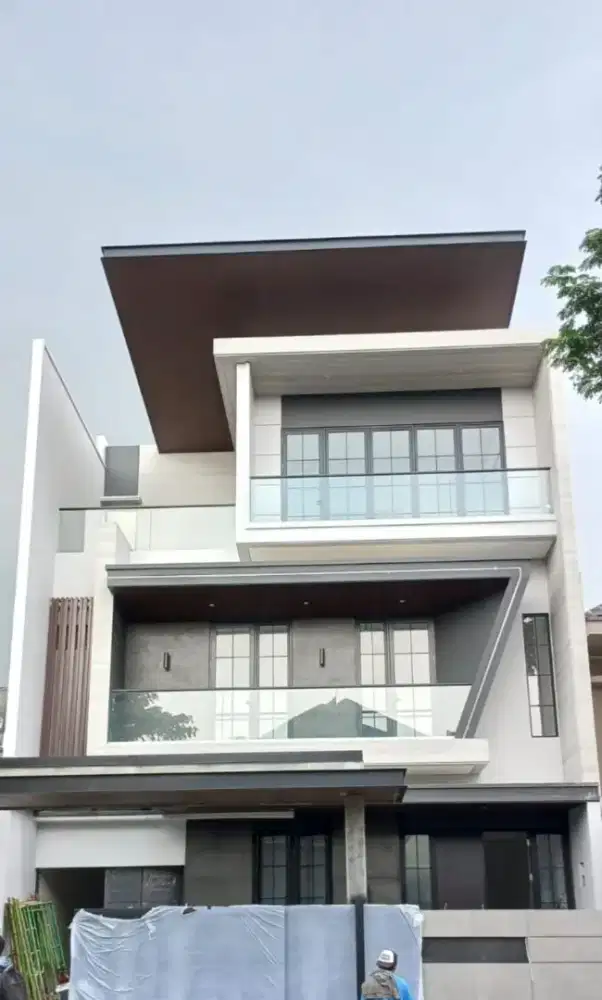Rumah baru modern 3 lantai di Citraland