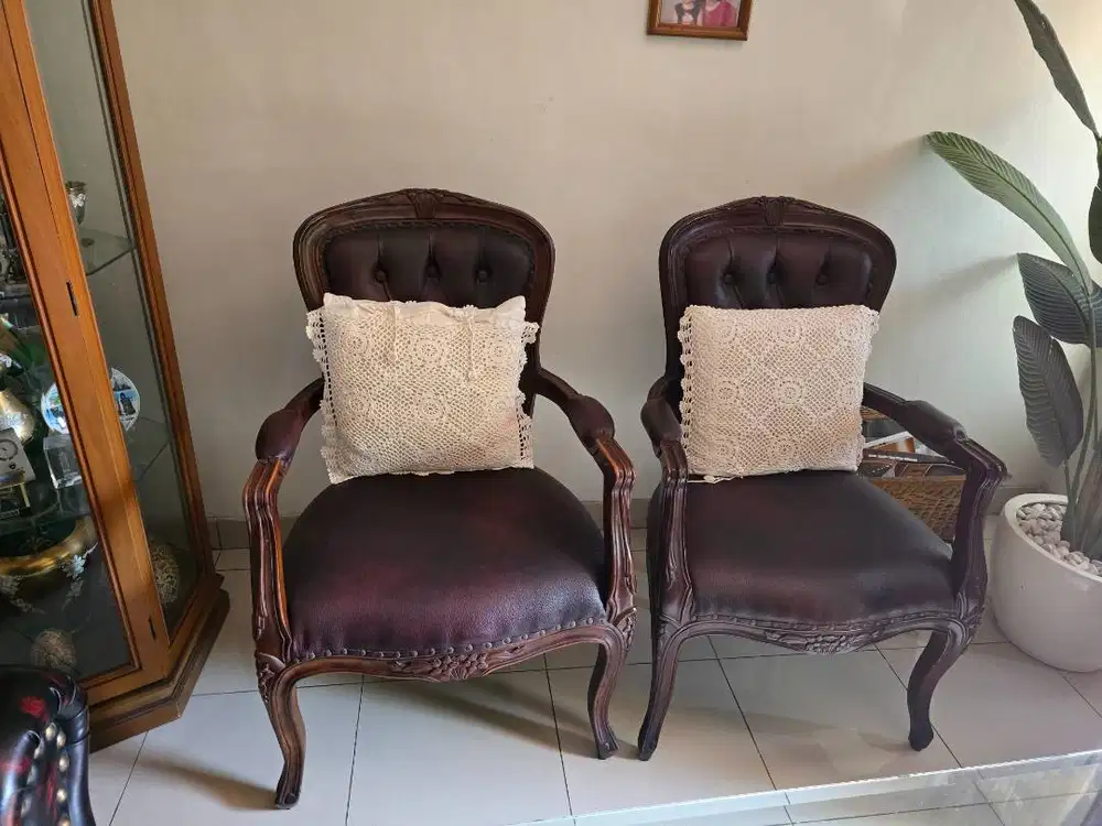 Sepasang Kursi Lengan (Armchair) Klasik Vintage