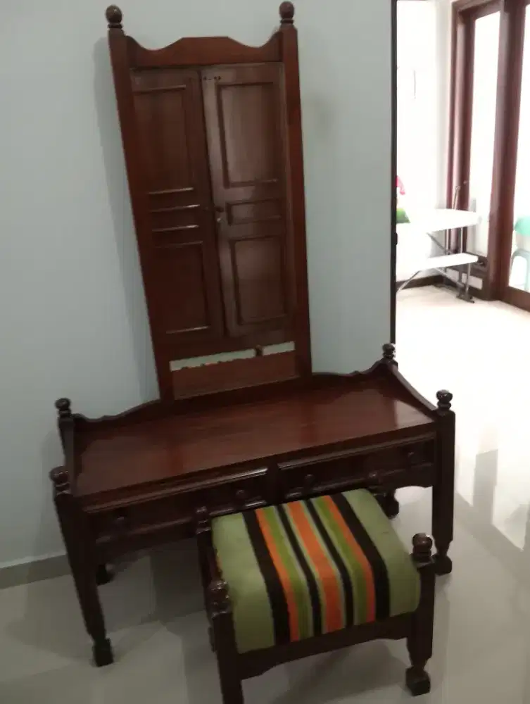 meja rias kayu jati tua