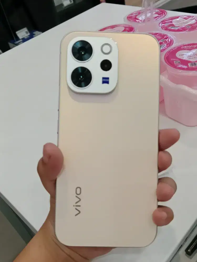 Vivo V70 12/256