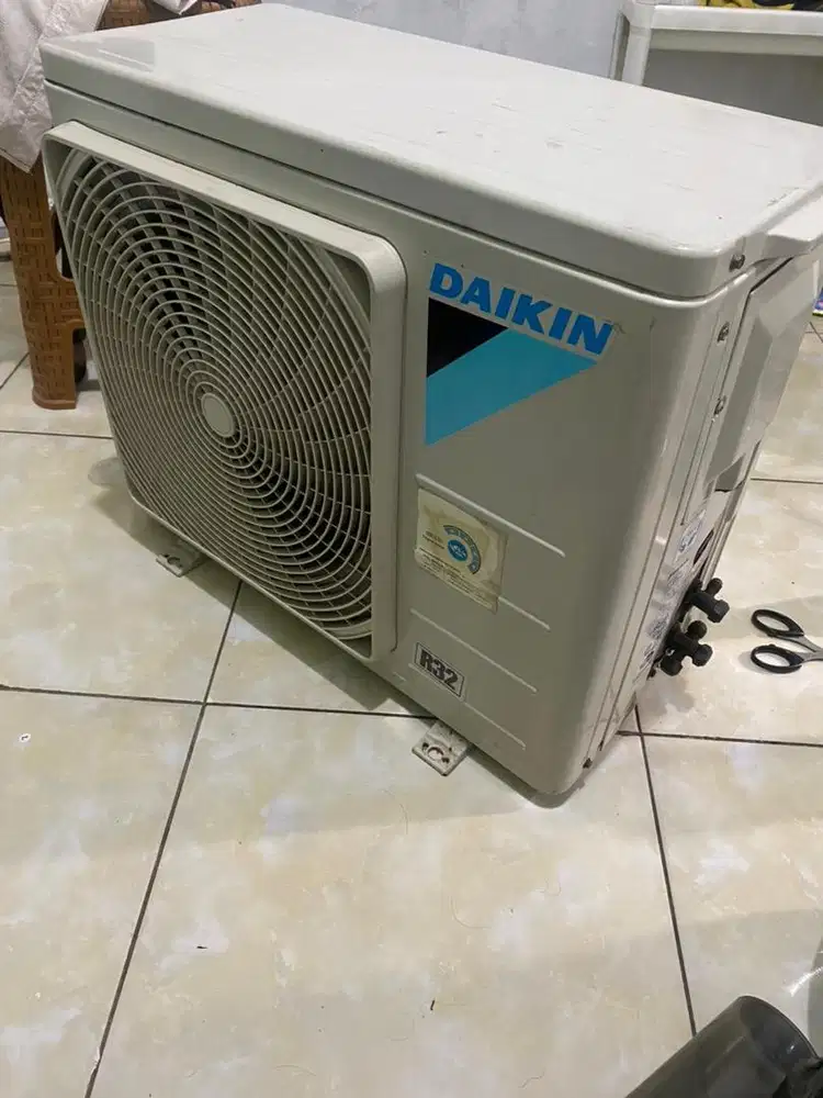 AC DAIKIN 1/2 PK mulus pemakai