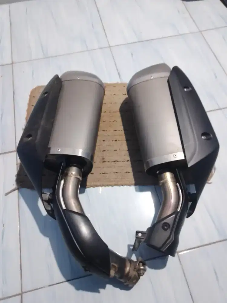 Knalpot original Yamaha R1