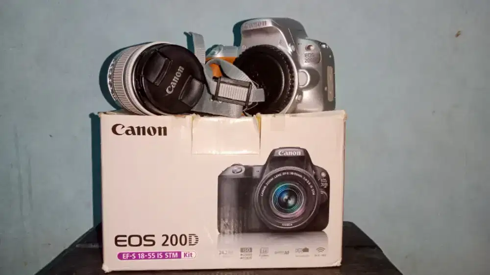 DSLR Canon EOS 200D