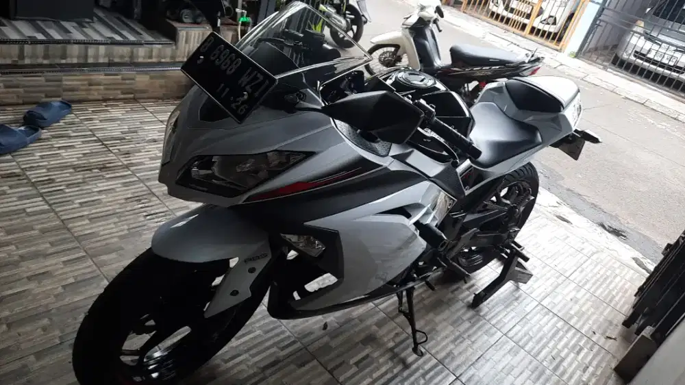 Jual motor jarang dipakai ban 90%