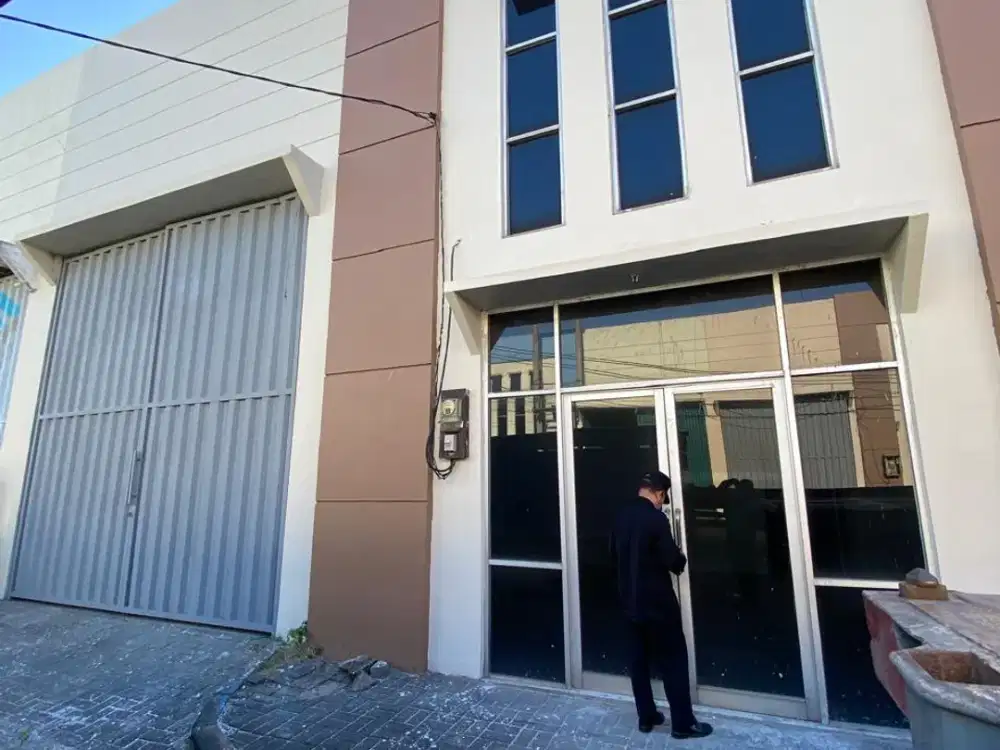 Gudang 2 M an di kompleks pergudangan Krian, lokasi ramai, bebas banjir