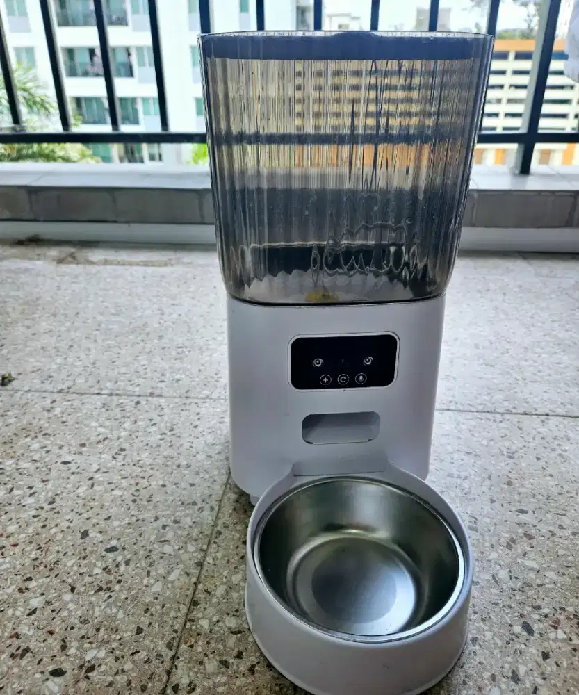Food dispenser camera + wifi