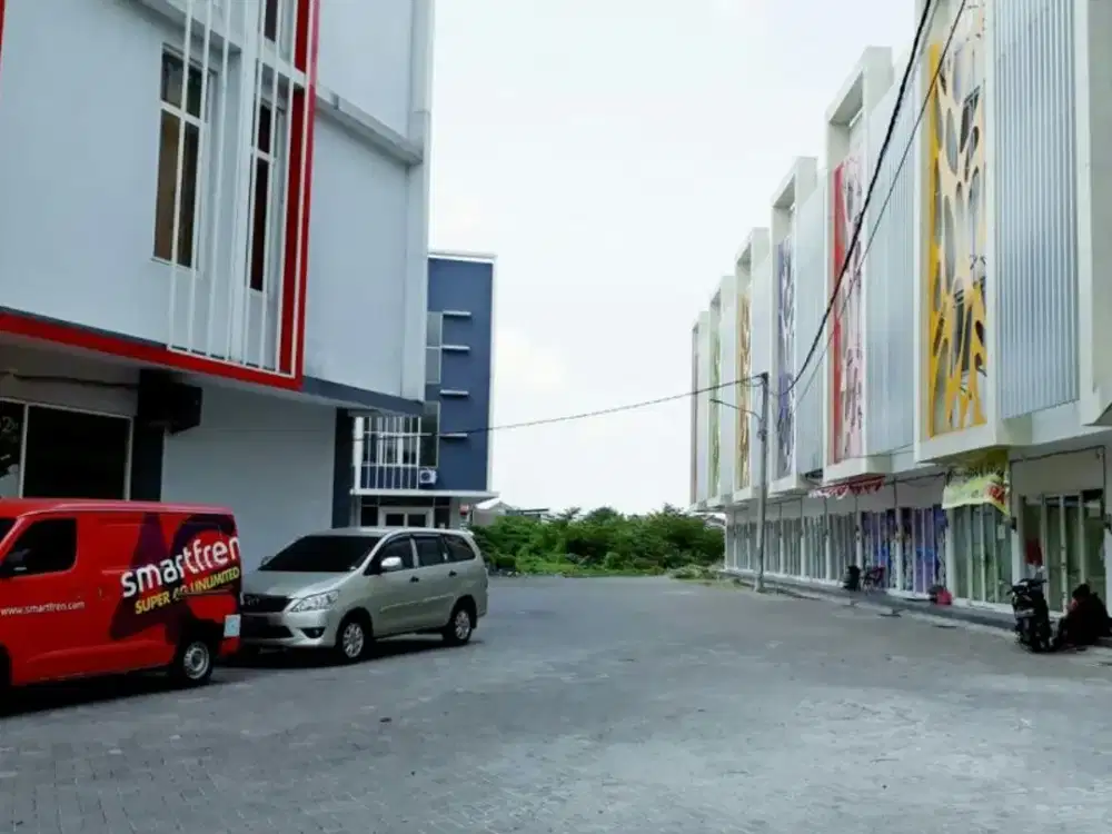 Ruko 3 Lantai City 9 di Jl Dr Wahidin Kebomas Gresik