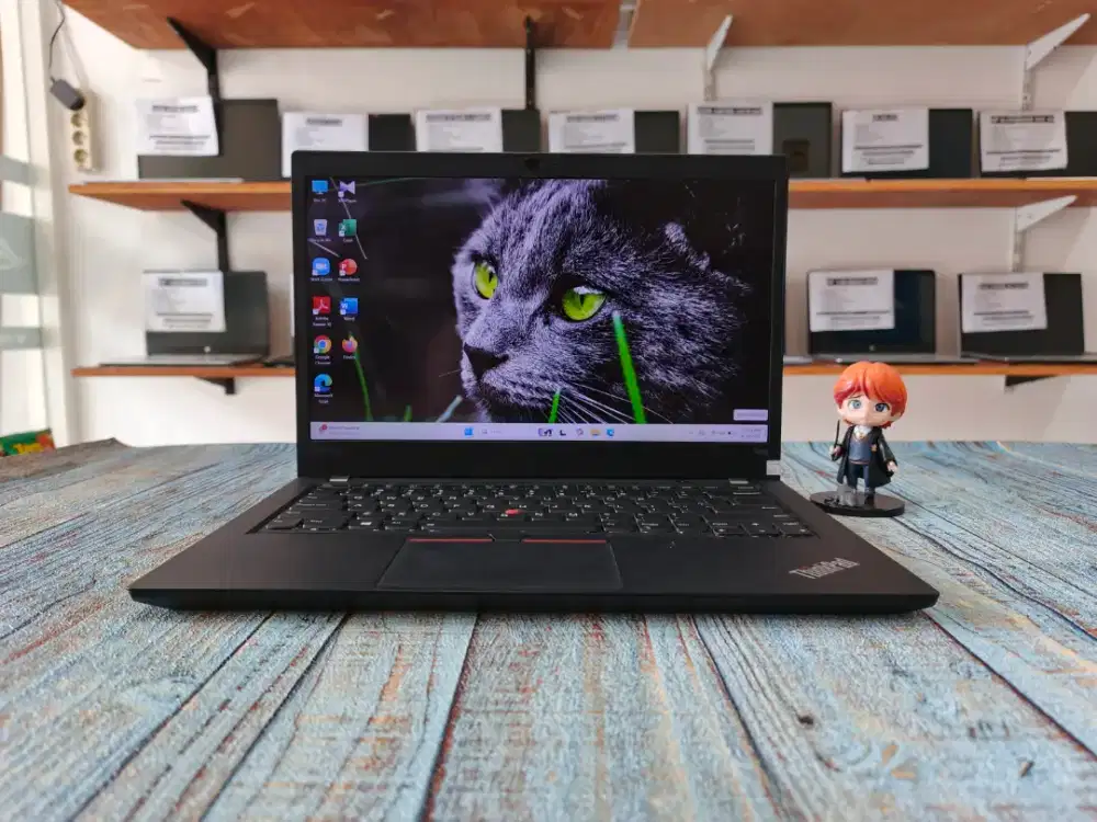 Laptop Bekas THINKPAD T490/Core i7 Gen-8/RAM 16 GB/Touchsreen