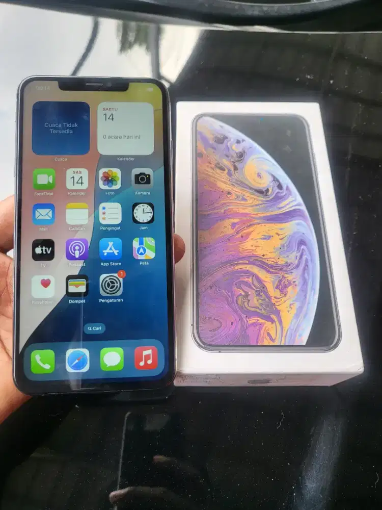 Dijual cepat aja iphone xs max 64Gb fullset