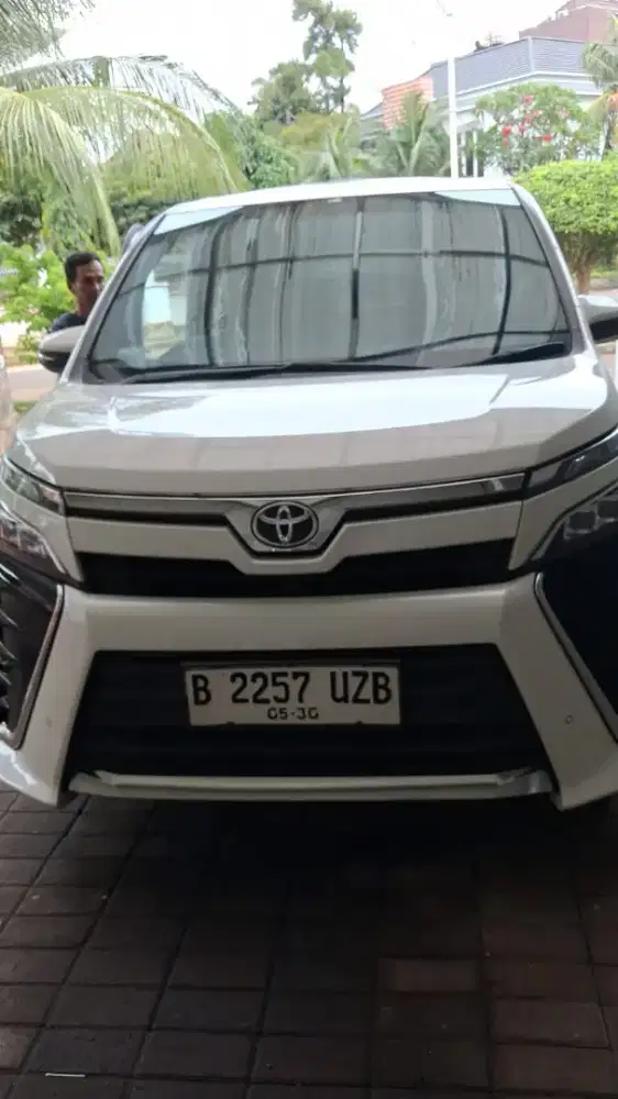 Toyota Voxy 2.0 2021