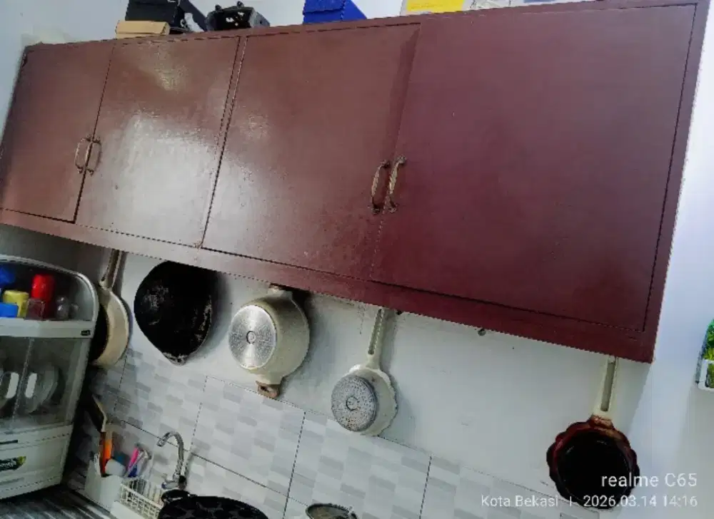 Lemari gantung dapur