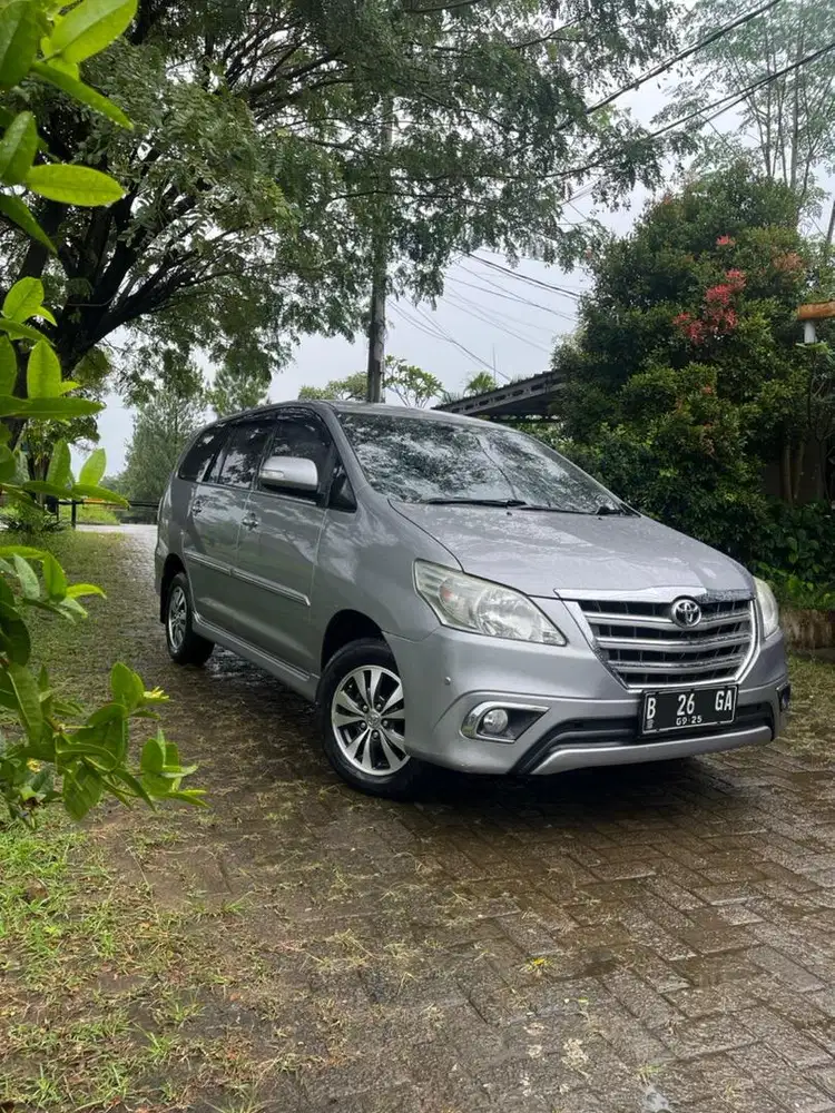 Innova 2.0 V AT 2015