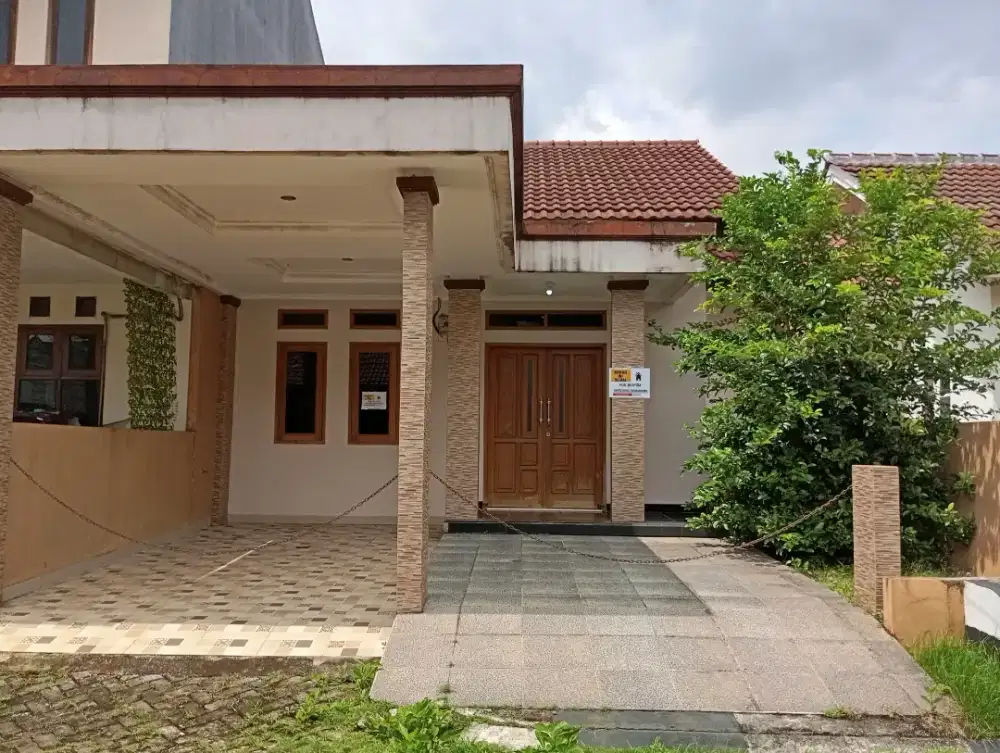 RUMAH SIAP HUNI DALAM CLUSTER PERUMAHAN LEGENDA PARK DUKUH ZAMRUD