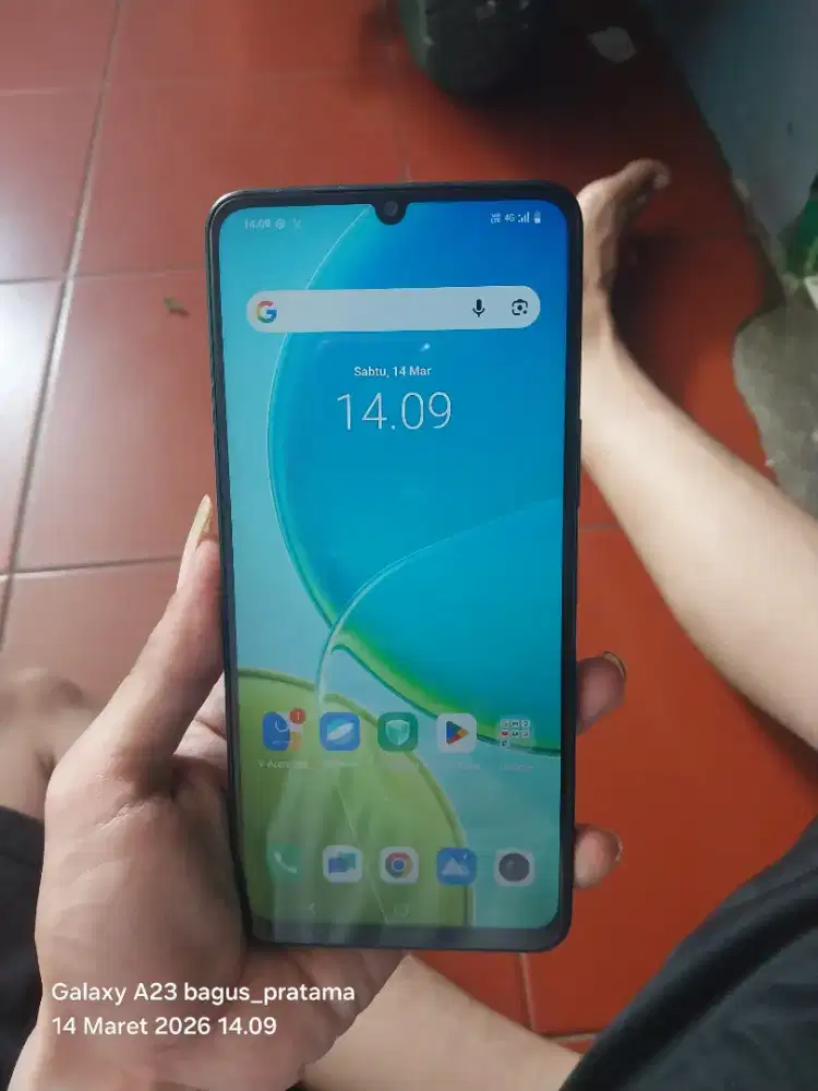 bantuin tmen mau jual vivo y04s 4+4/128 fullsett msih mulus bgtt