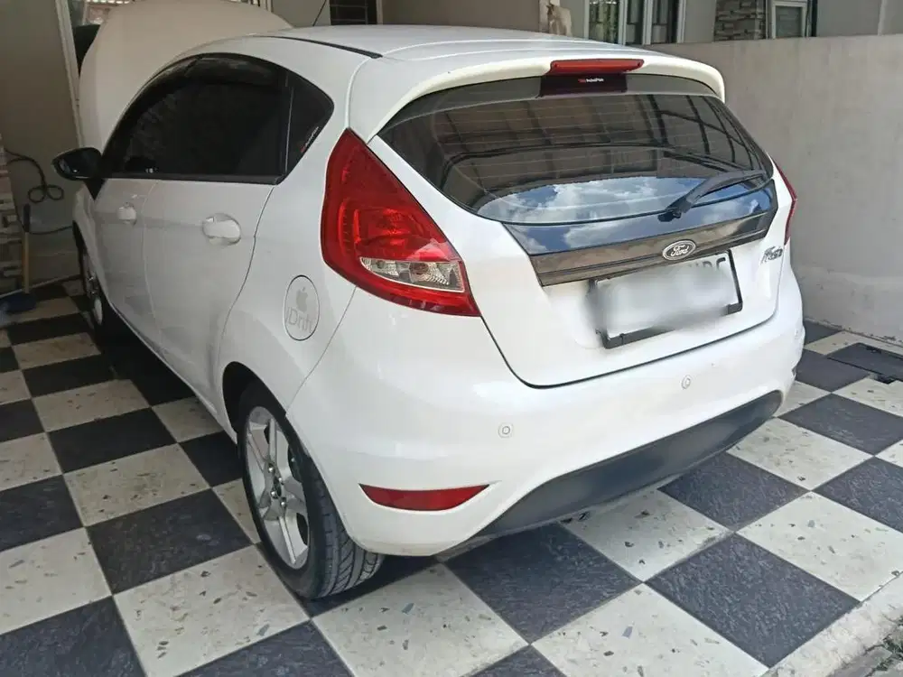 Mobil Ford Fiesta 2011 Trend AT
