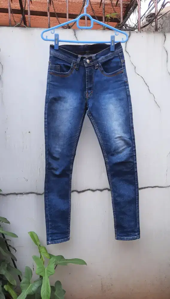Jeans biru DMDK