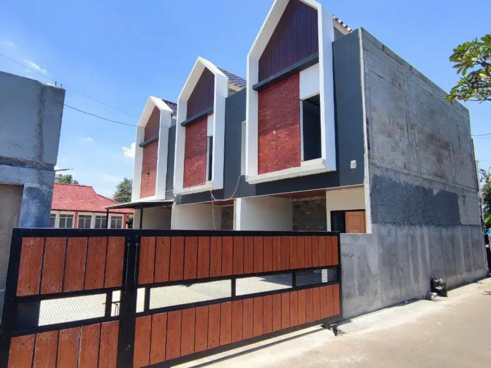 Rumah SIAP HUNI Dekat Palem Kartika & Tol Bambu Apus Jaktim