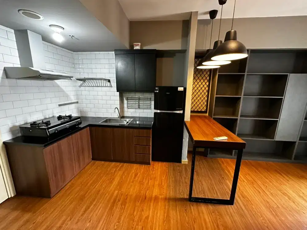 MTown Residence Tower Carmel Lt 27 Semi Furnish Full Kitchen Set