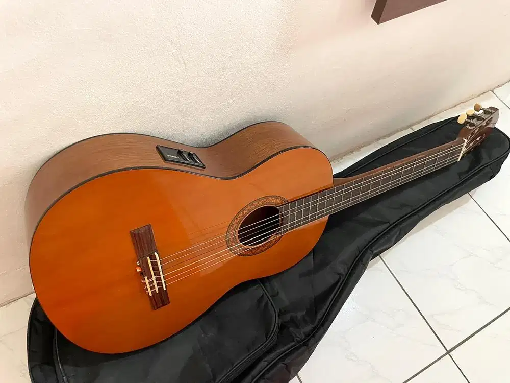 gitar akustik elektrik YAMAHA CX 40 ORIGINAL bekas NORMAL siap pakai