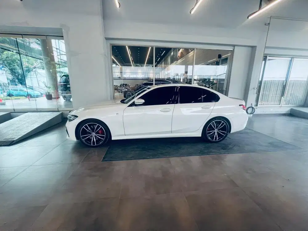 BMW 330i 2022 Bensin