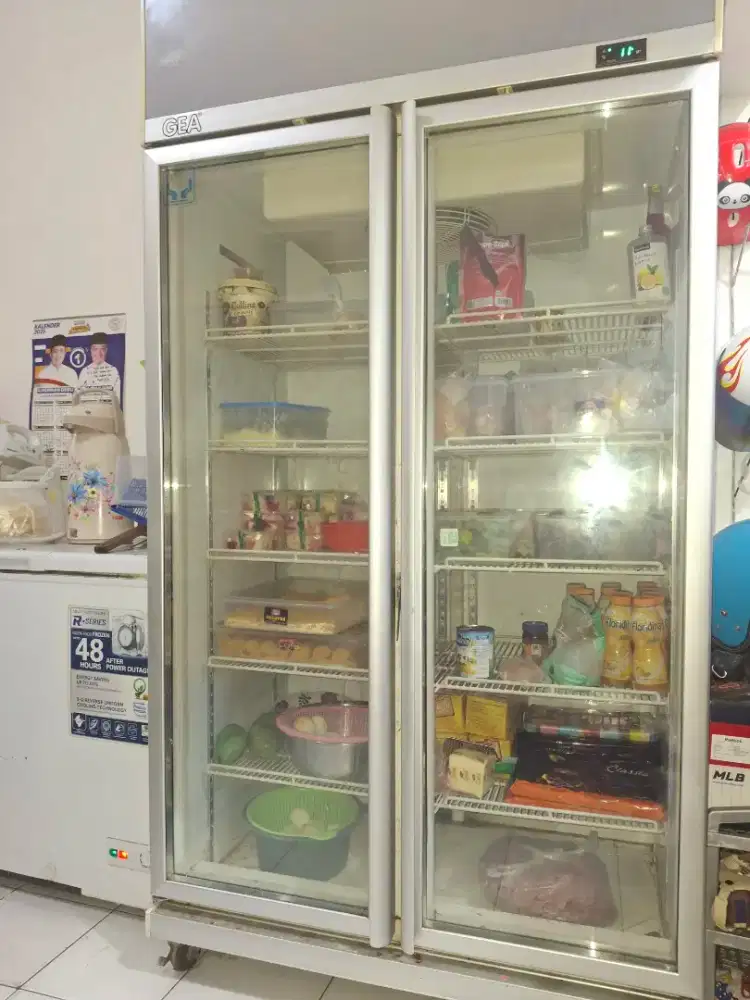 Showcase Chiller GEA 2 Pintu Kaca – Besar, Dingin Normal,