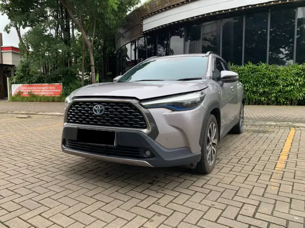 LOW KM TERMURAH!! TOYOTA COROLLA CROSS 1.8 HYBRID AT MATIC 2020 SILVER