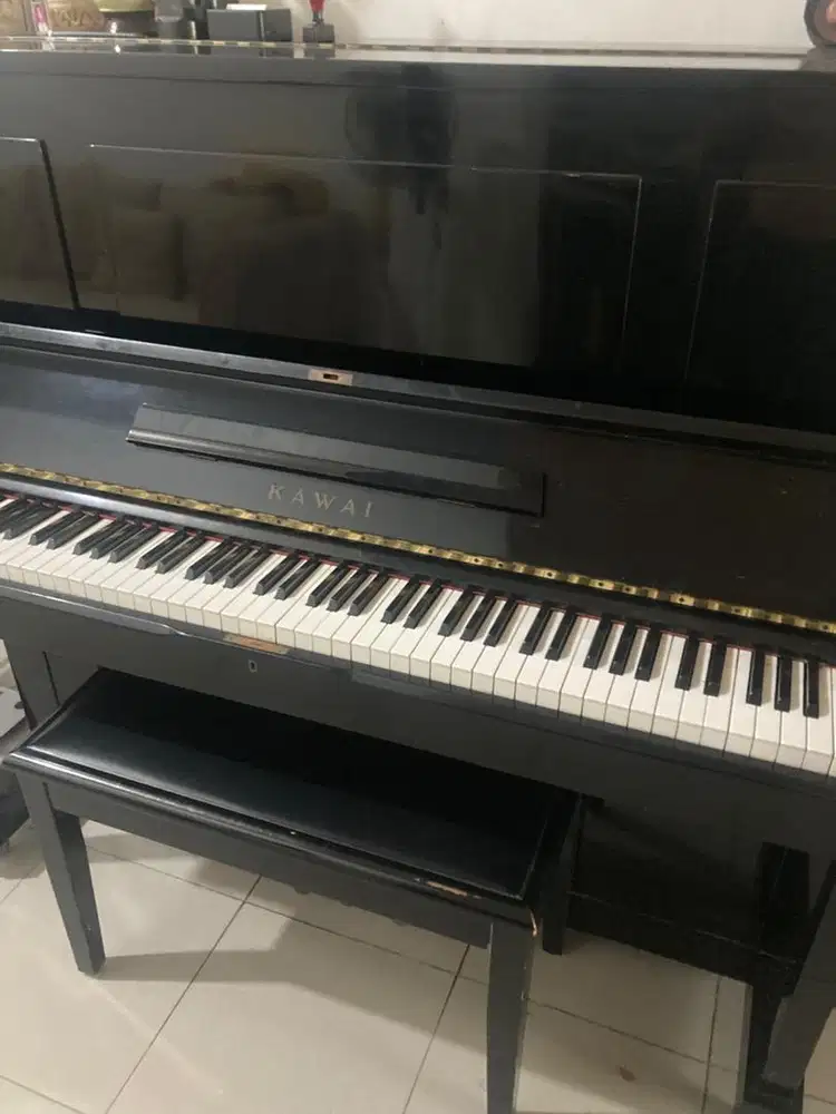 Piano merek Kawai