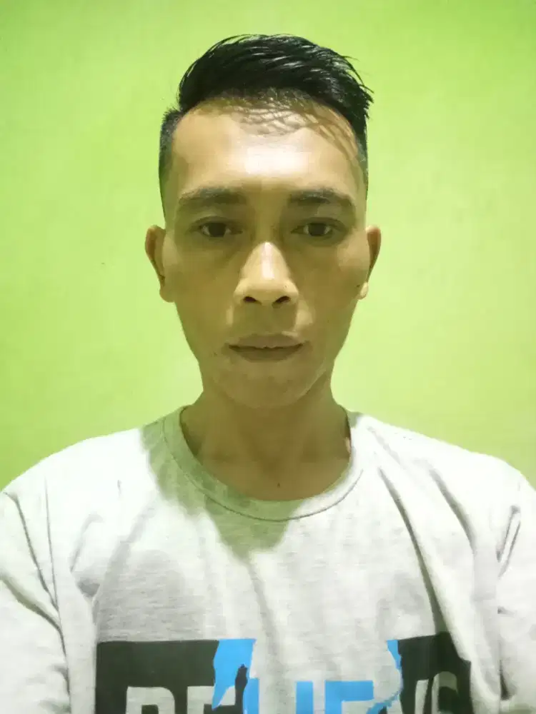 Saya Cari pekerjaan sebagai driver mobil pribadi/truck tronton.