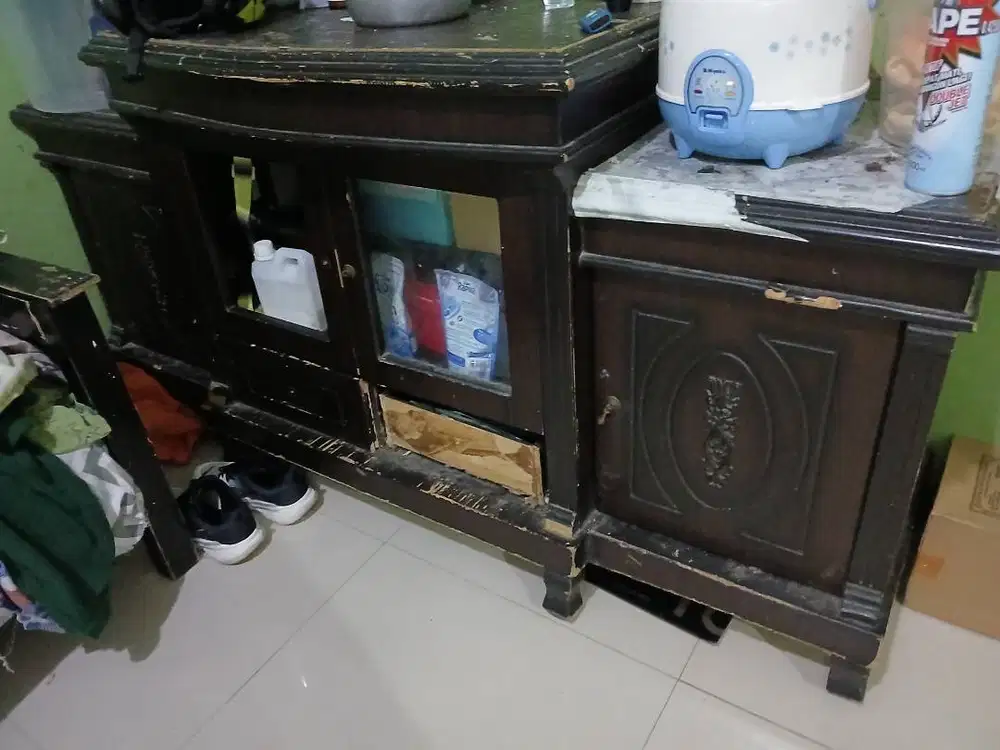 Dipan kasur dan bupet