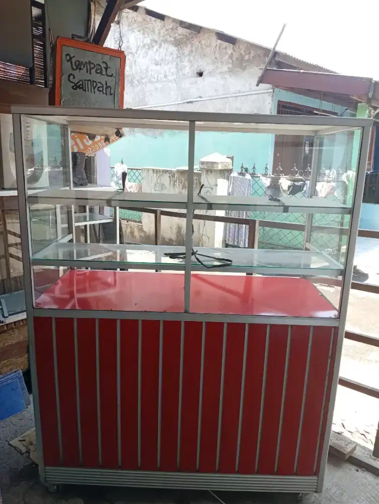 Etalase makanan siap pakai