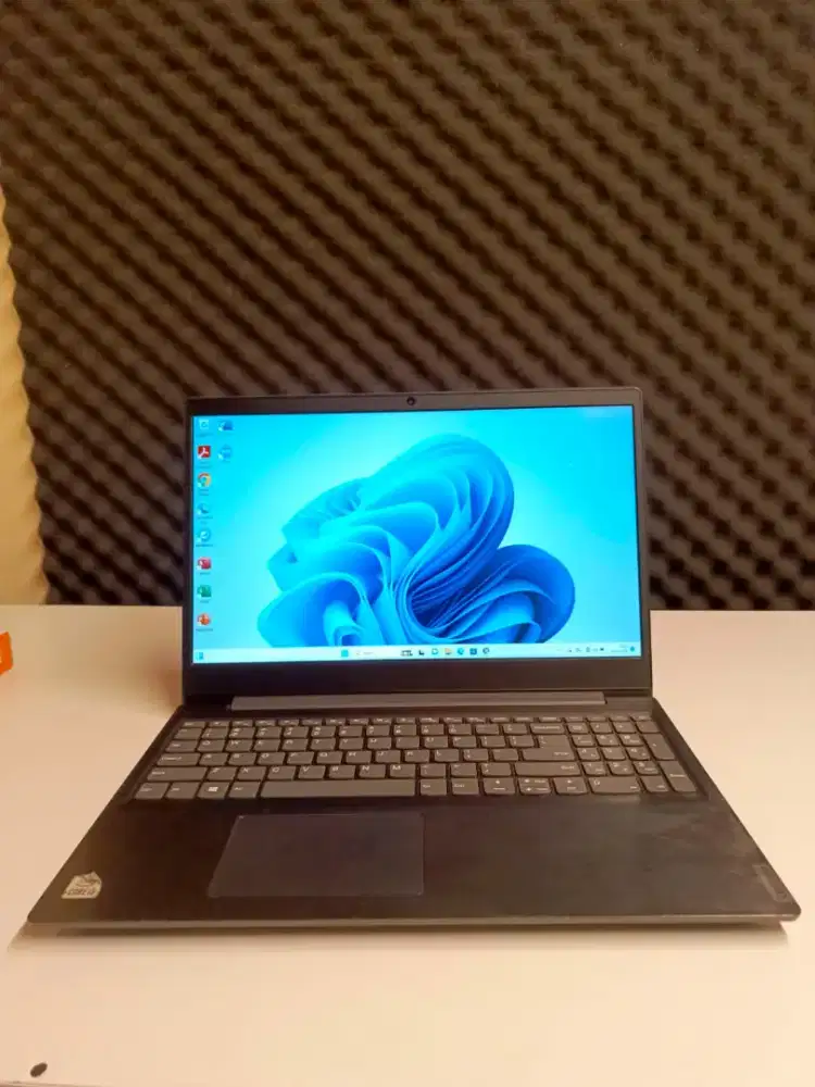 LENOVO V15 JUAL LAPTOP KONDISI OKE BEKAS SEPERTI BARU COCOK GAMING