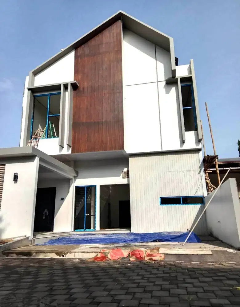 Tanah & Rumah Cluster mewah 1 & 2 Lantai di Solo Baru. Bisa KPR