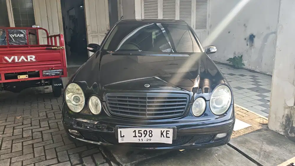 Mercedes-Benz E240 2004 Bensin