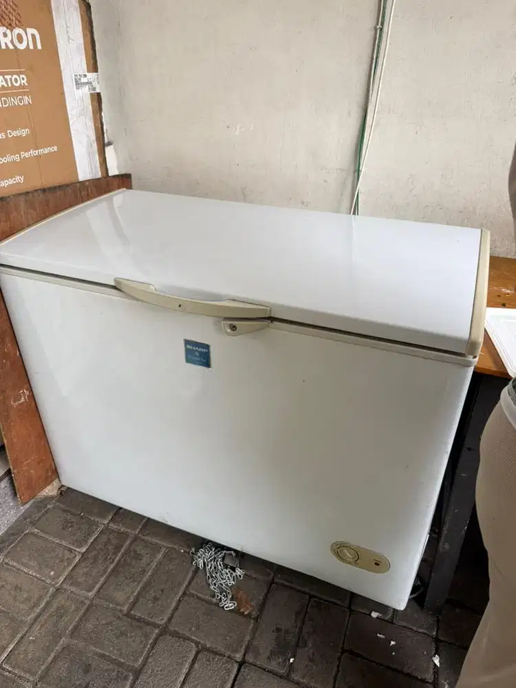 Freezer box 300liter sharp
