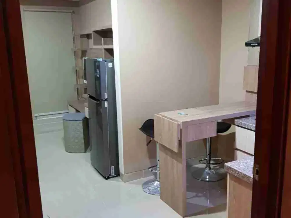 disewakan apartement studio + di grandsungkono mayjen full furnish siap pakai ada AC kasur lemari baju kitchenset lengkap semua view pool