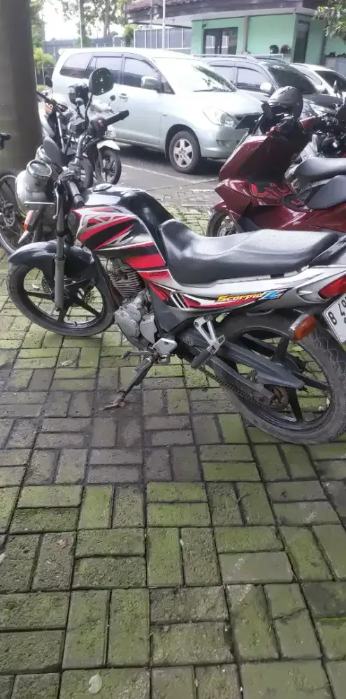 Scorpio z 2008 warna hitam