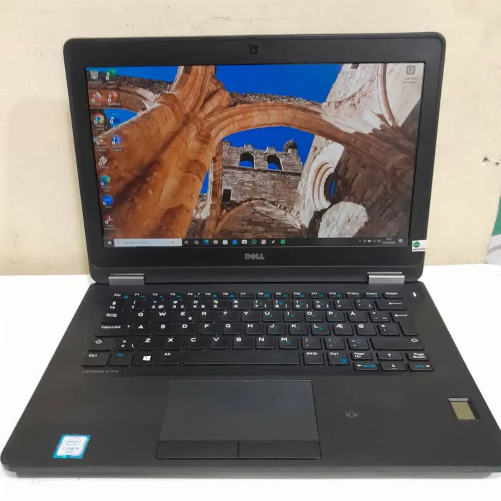 Dell Latitude E7270 Core i5 Gen 6 RAM 8GB SSD 256GB Laptop Mulus Ori