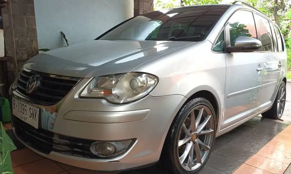 VW Touran MPV Keren, Nyaman & Kencang